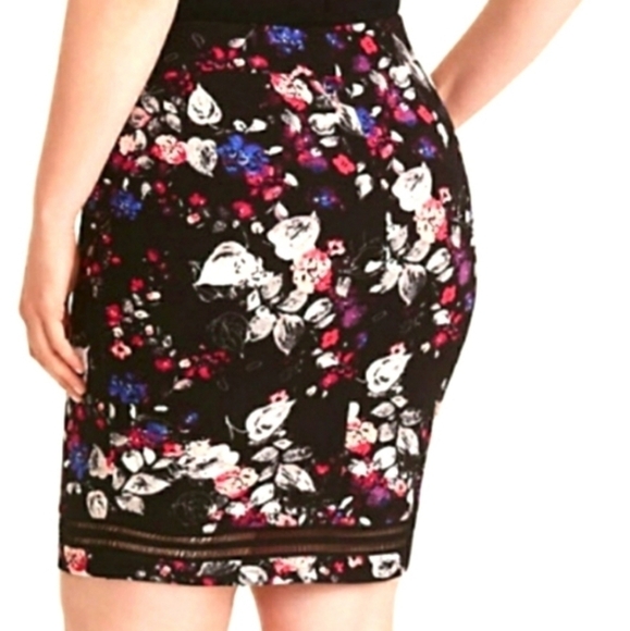 Torrid Floral and Lace Stretch Mini Skirt size 3XL - Picture 6 of 12